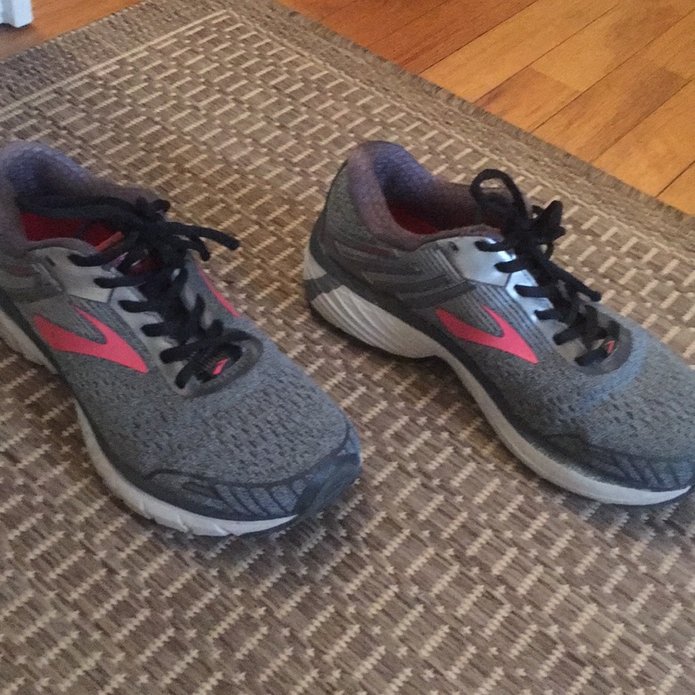 Brooks women’s adrenaline 18